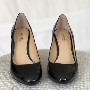 Michael Kors Black Pumps Sz 5